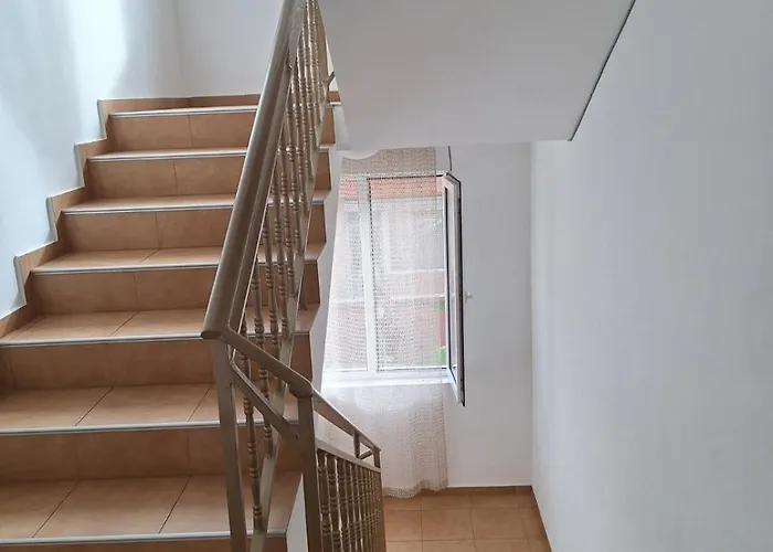 авеню 招待所 拉夫达