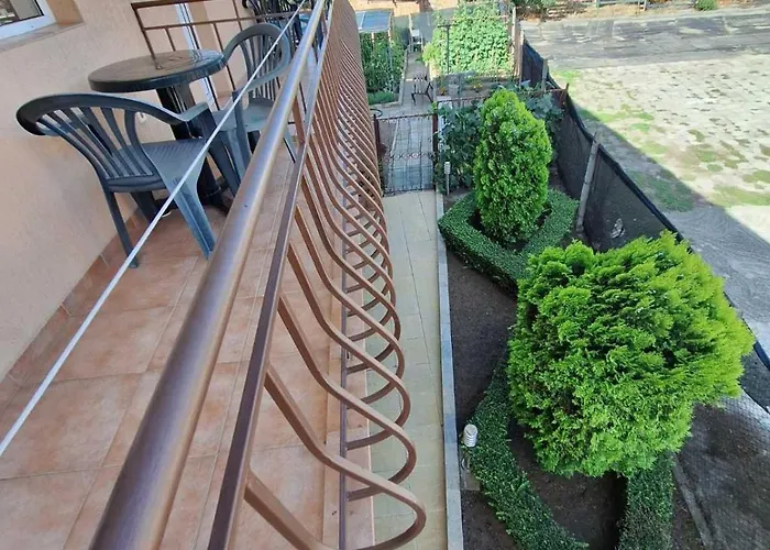 авеню 招待所 拉夫达